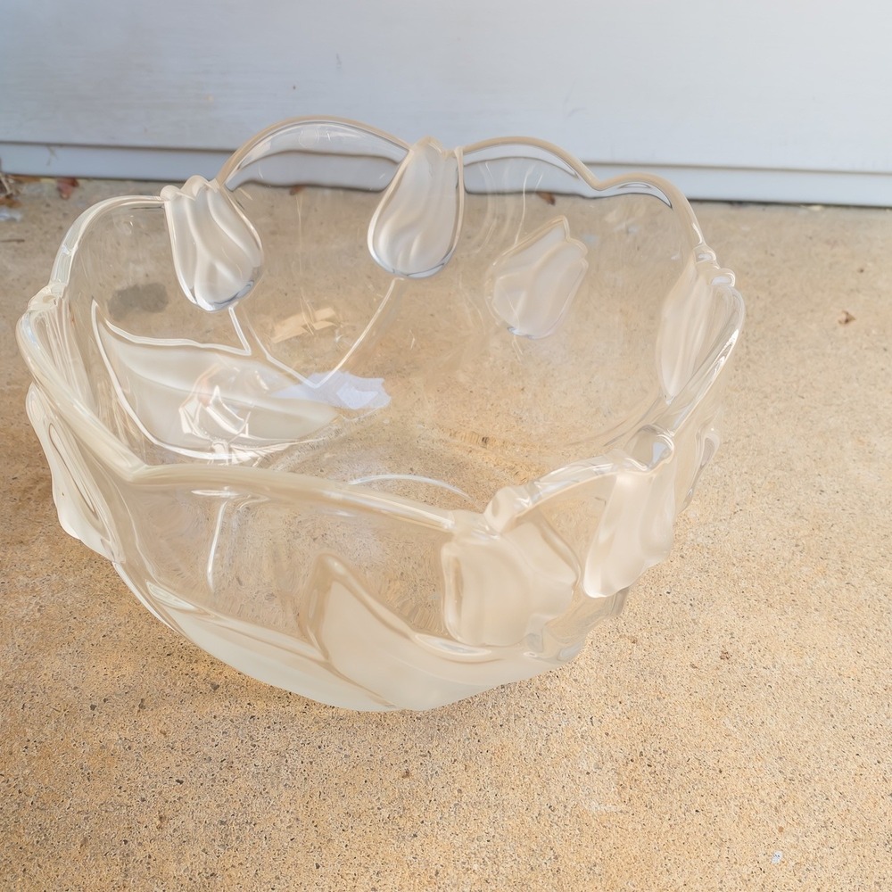 Mikasa‎ Serving Bowl 8" with White Frosted Tulips Nadine Glass SA 452/258 Floral